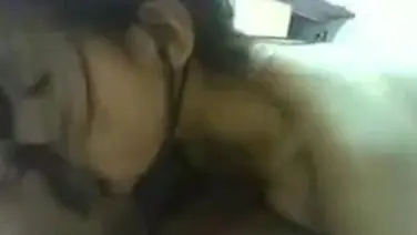 Gadis Cantik Pasrah Goyang Kasur Bareng Om